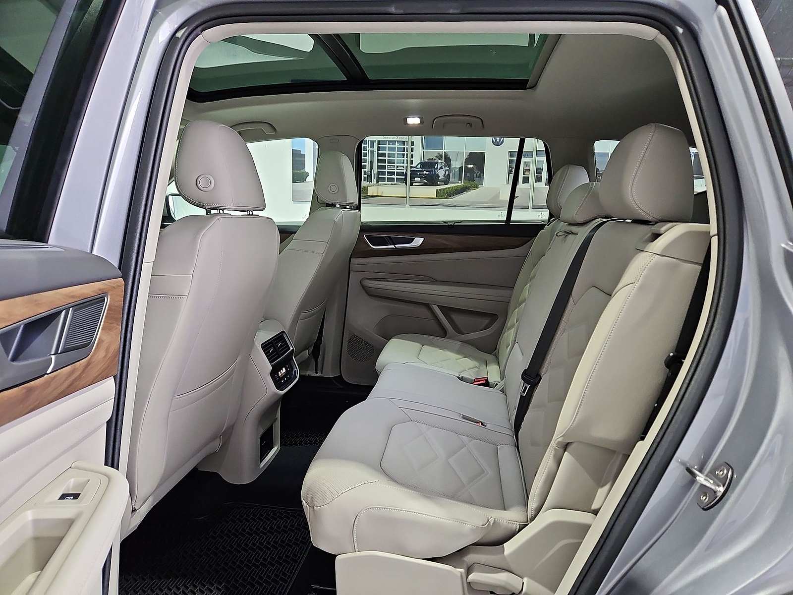 2026 Volkswagen Atlas photo 13 of 22