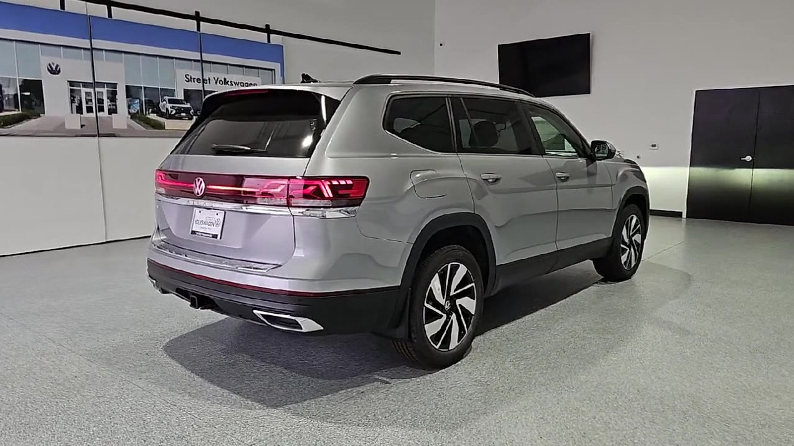 2026 Volkswagen Atlas photo 8 of 22