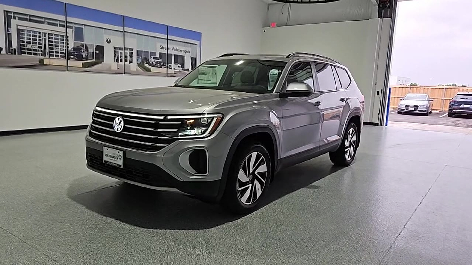 2026 Volkswagen Atlas photo 4 of 22