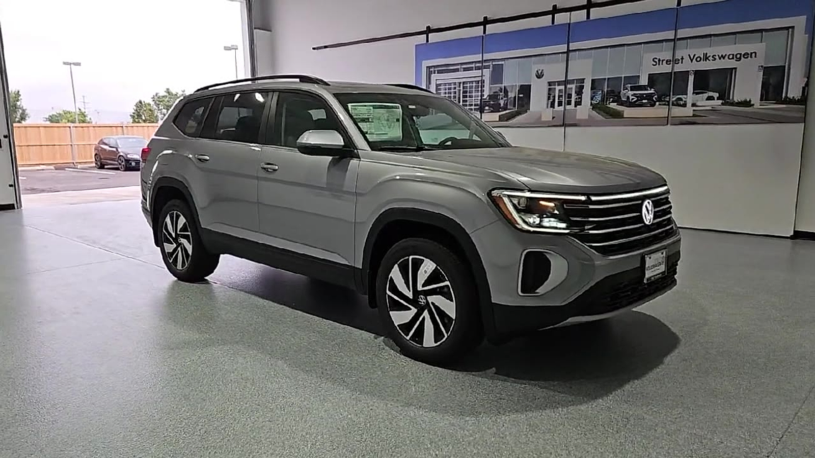 2026 Volkswagen Atlas photo 2 of 22