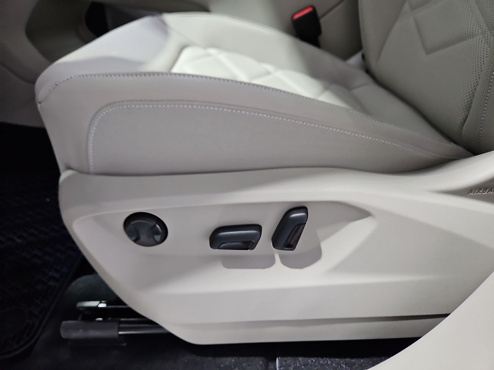 2026 Volkswagen Atlas photo 17 of 22