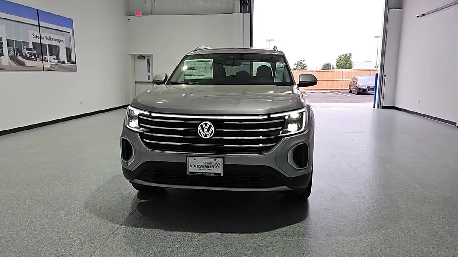 2026 Volkswagen Atlas photo 3 of 22