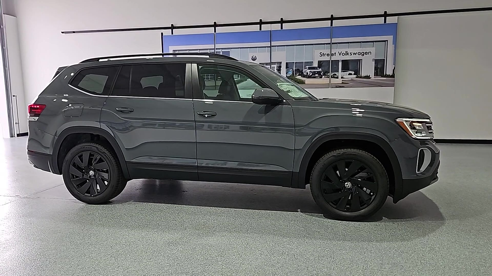 2026 Volkswagen Atlas photo 9 of 22