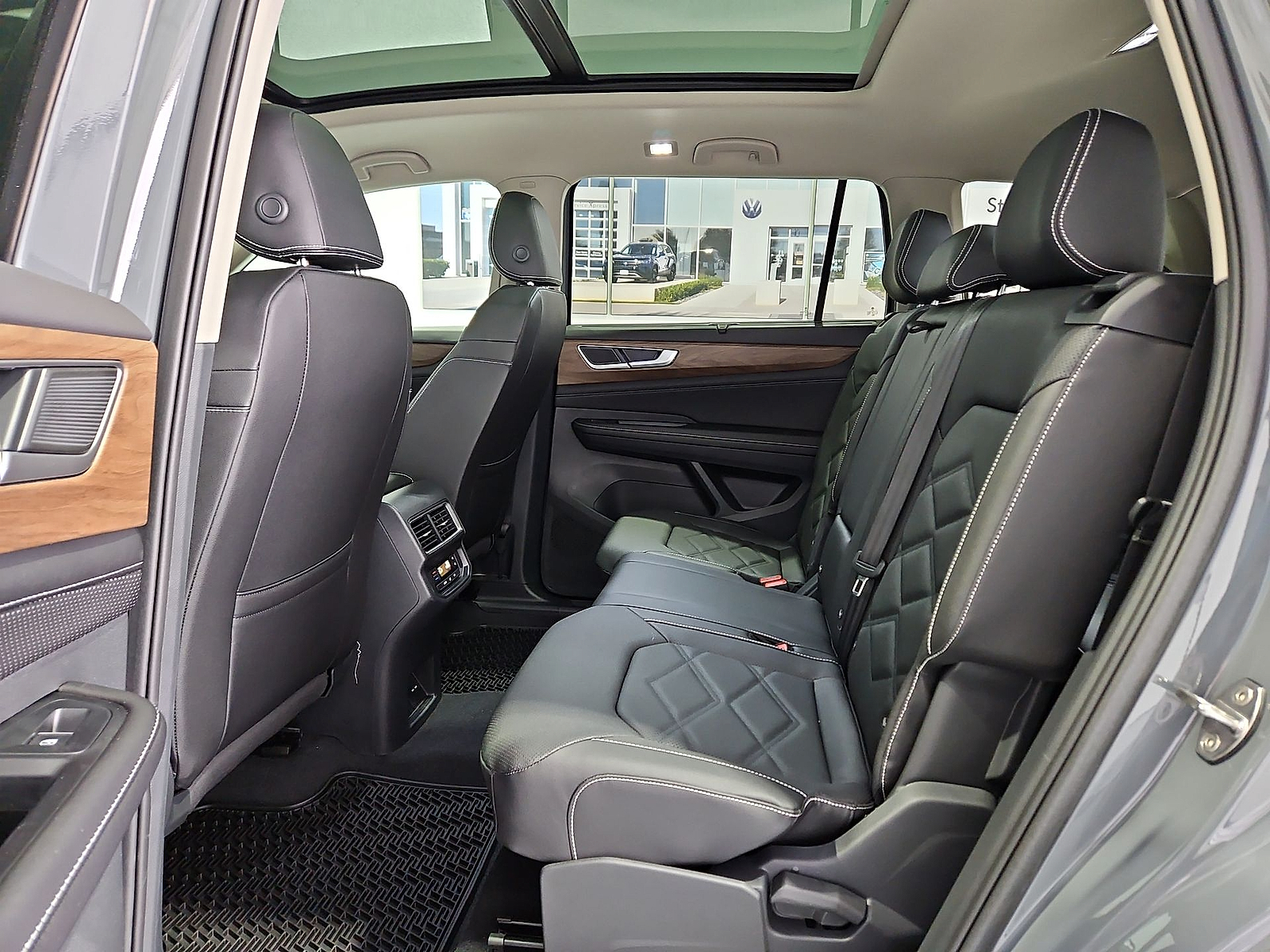 2026 Volkswagen Atlas photo 13 of 22