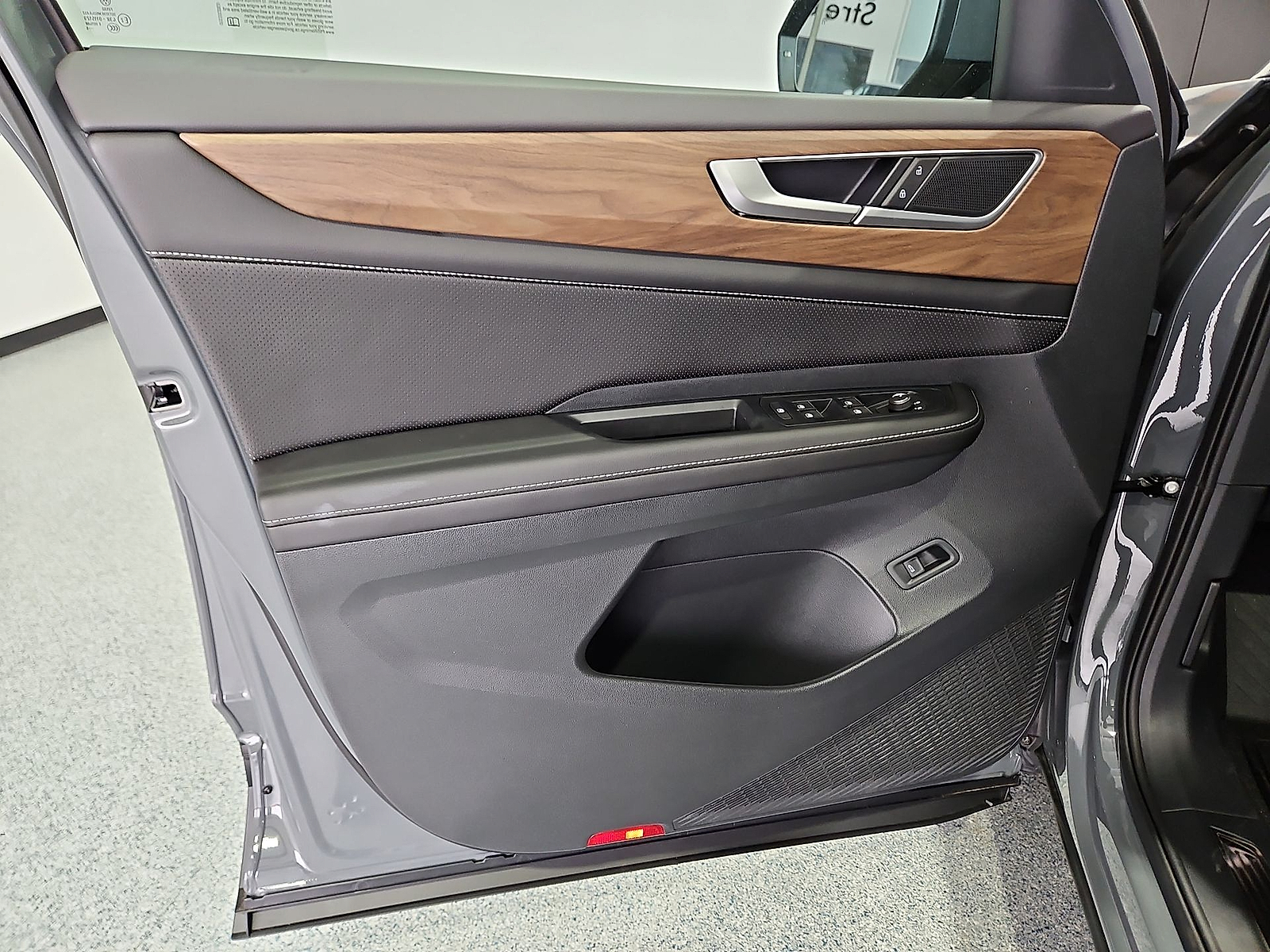 2026 Volkswagen Atlas photo 15 of 22