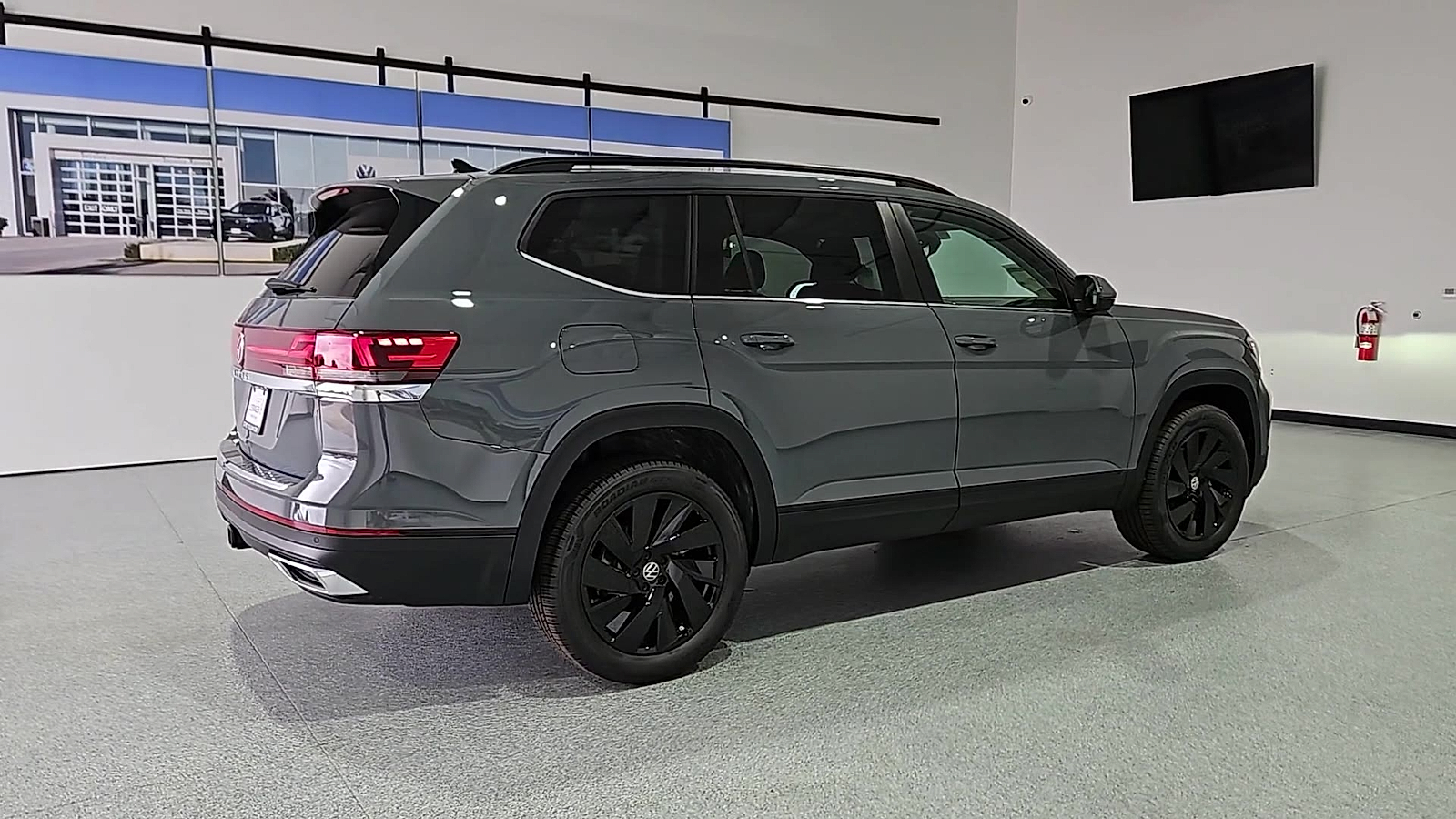 2026 Volkswagen Atlas photo 8 of 22