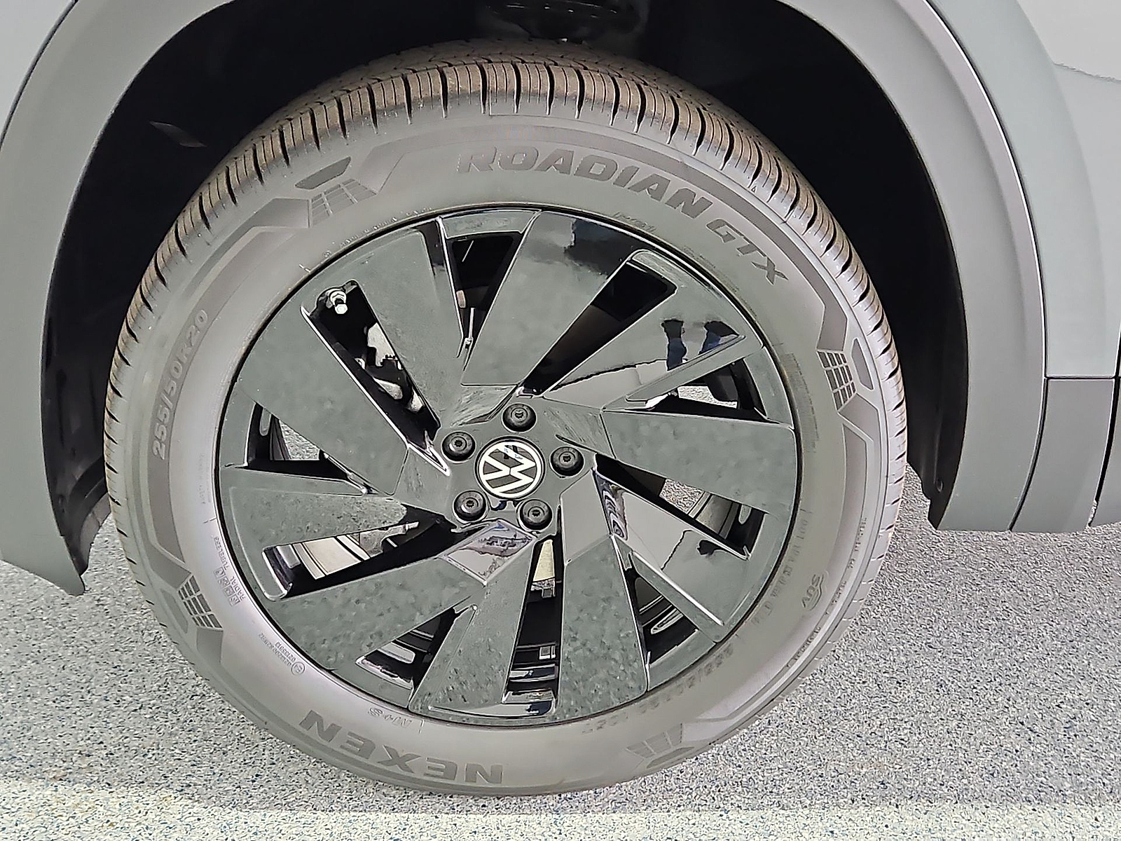 2026 Volkswagen Atlas photo 11 of 22