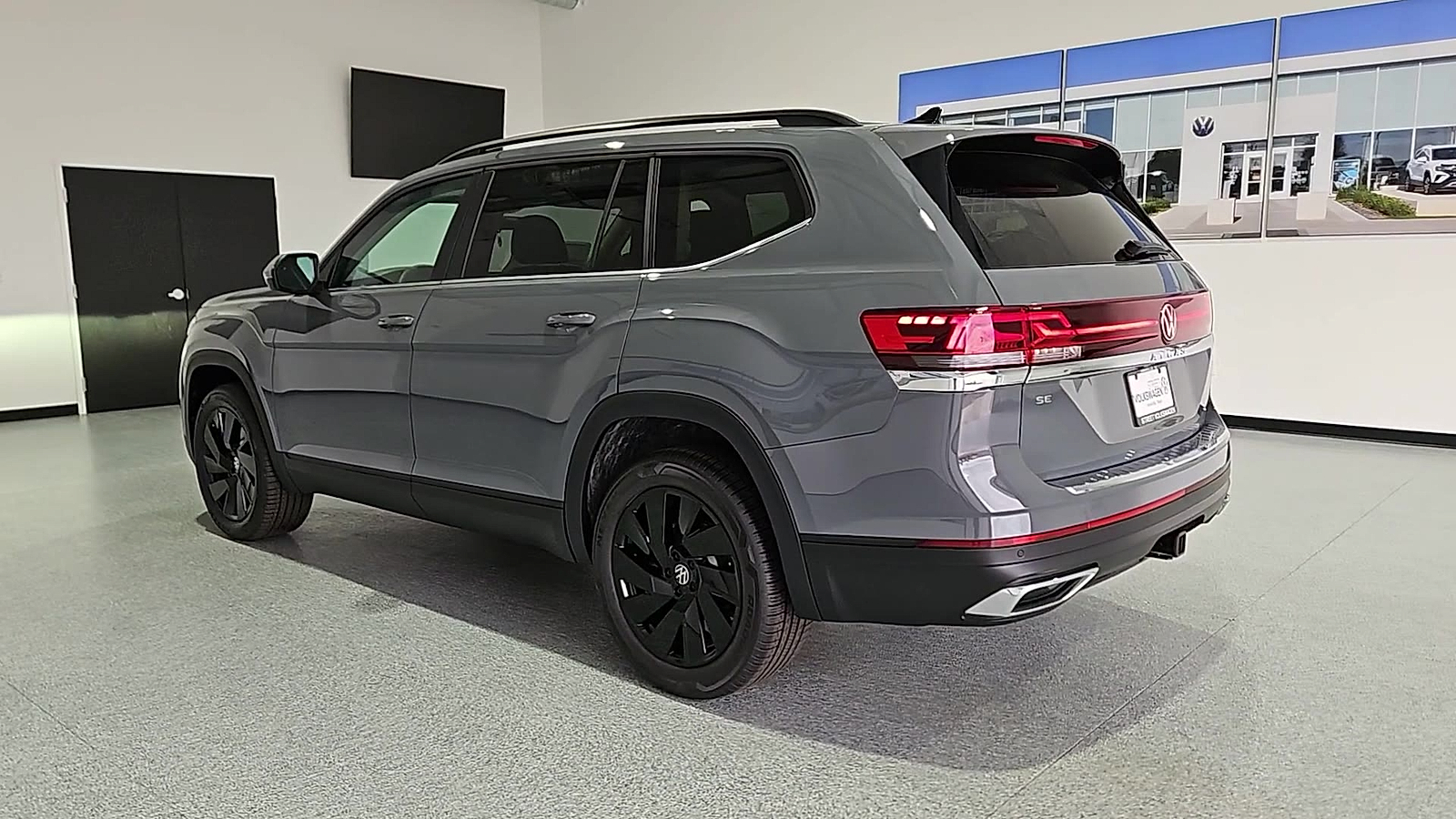2026 Volkswagen Atlas photo 6 of 22