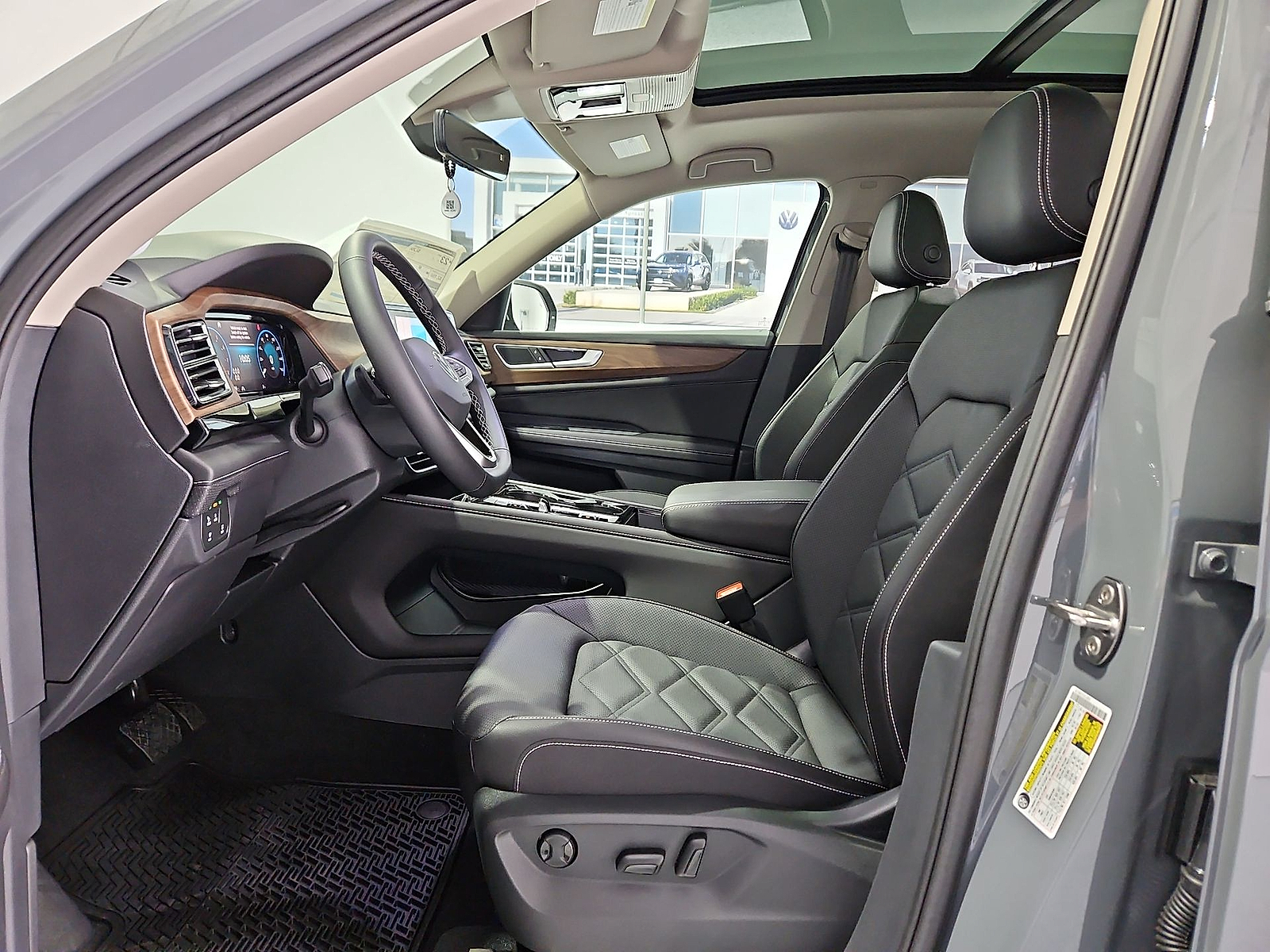 2026 Volkswagen Atlas photo 16 of 22