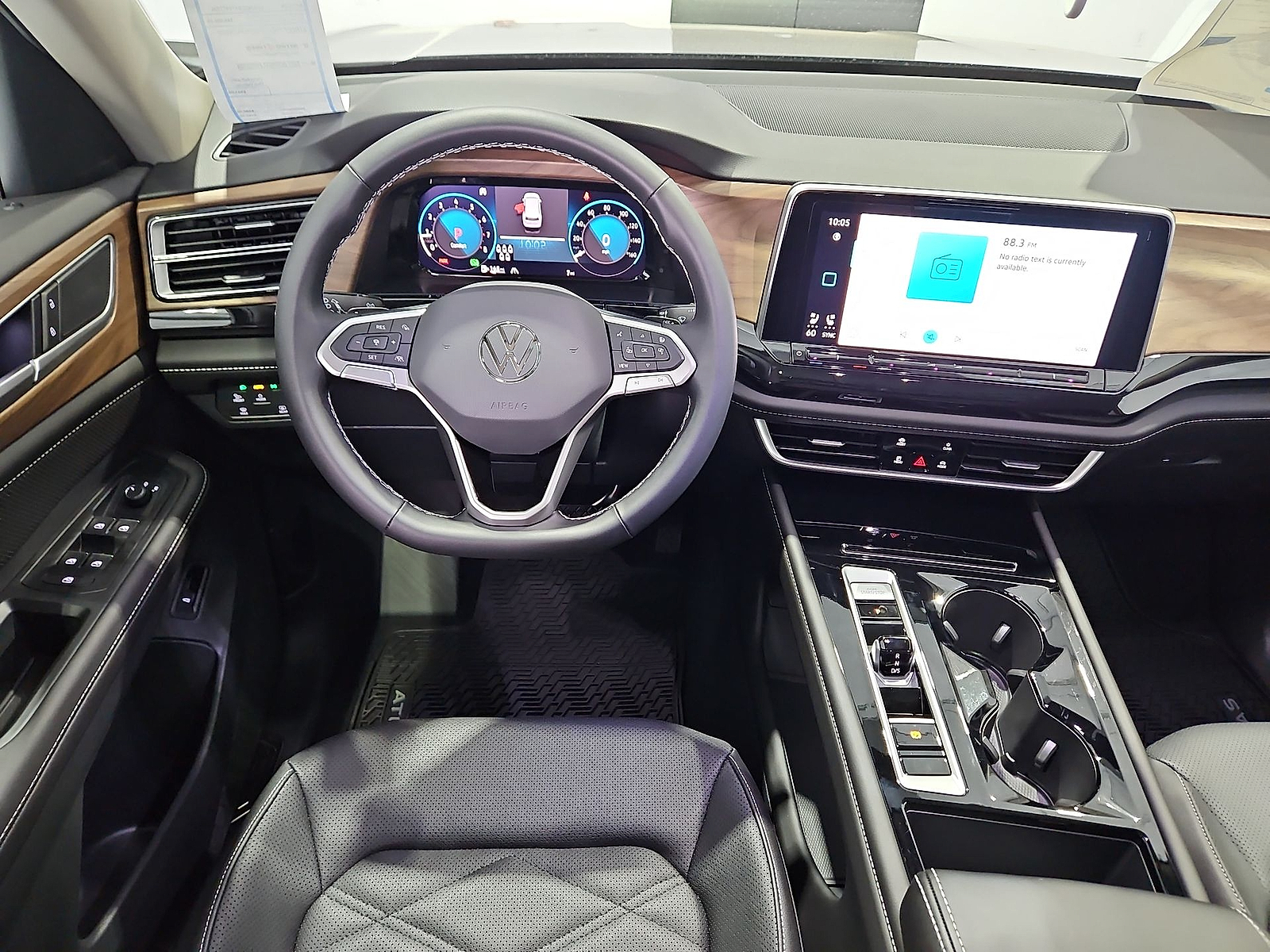2026 Volkswagen Atlas photo 14 of 22
