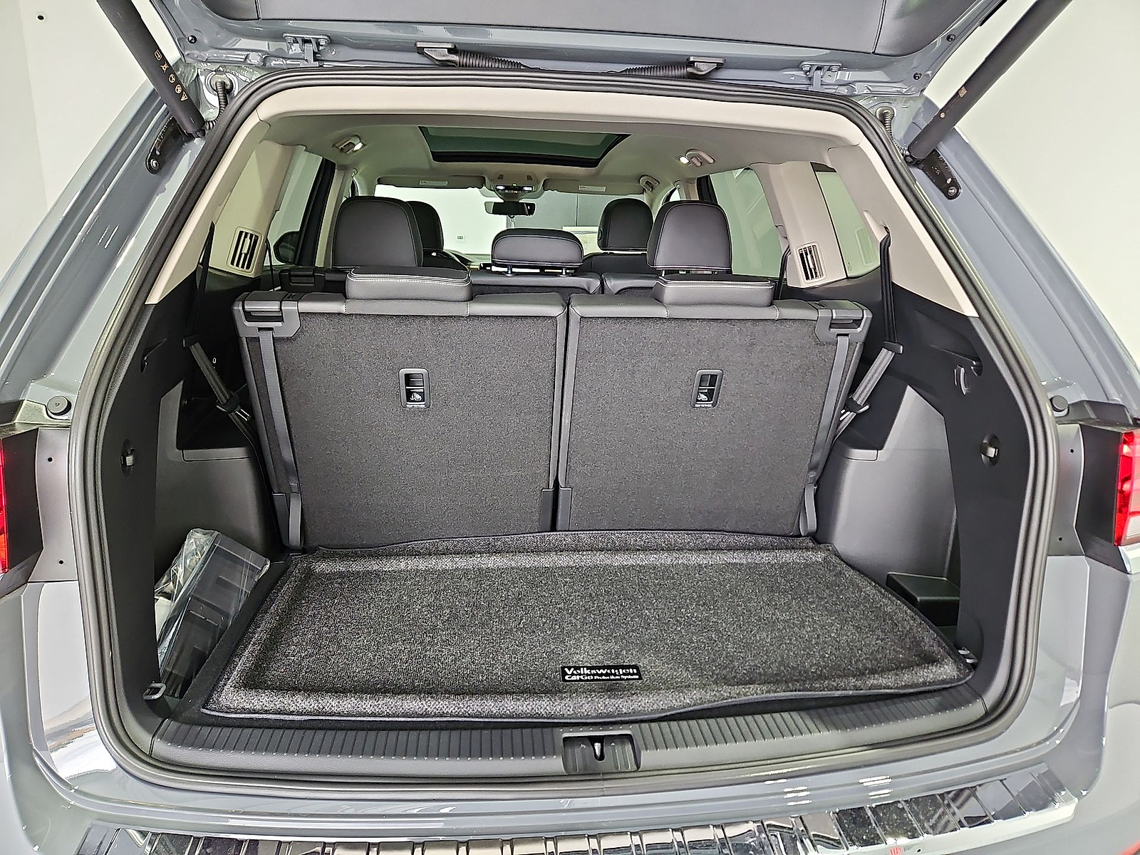 2026 Volkswagen Atlas photo 12 of 22