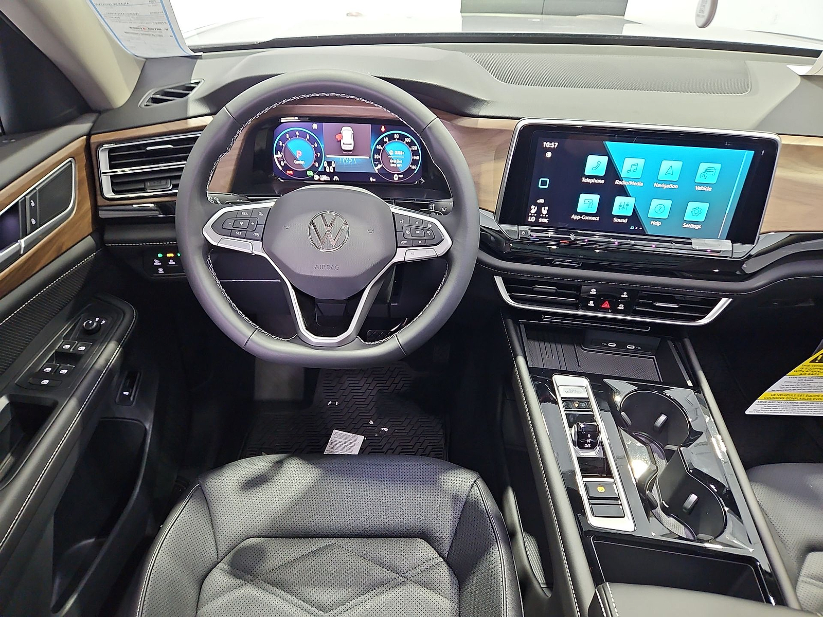 2026 Volkswagen Atlas photo 14 of 22