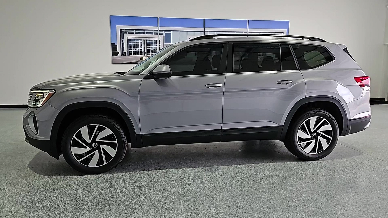 2026 Volkswagen Atlas photo 5 of 22