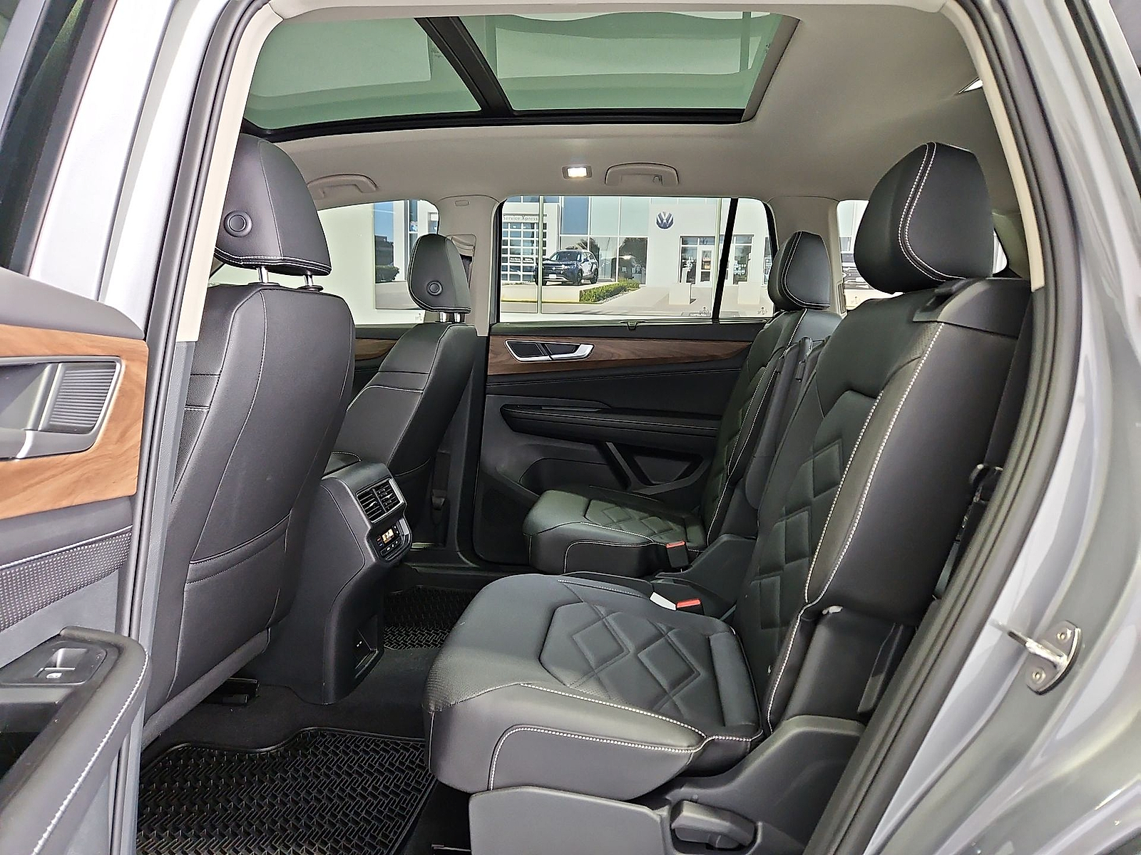 2026 Volkswagen Atlas photo 13 of 22