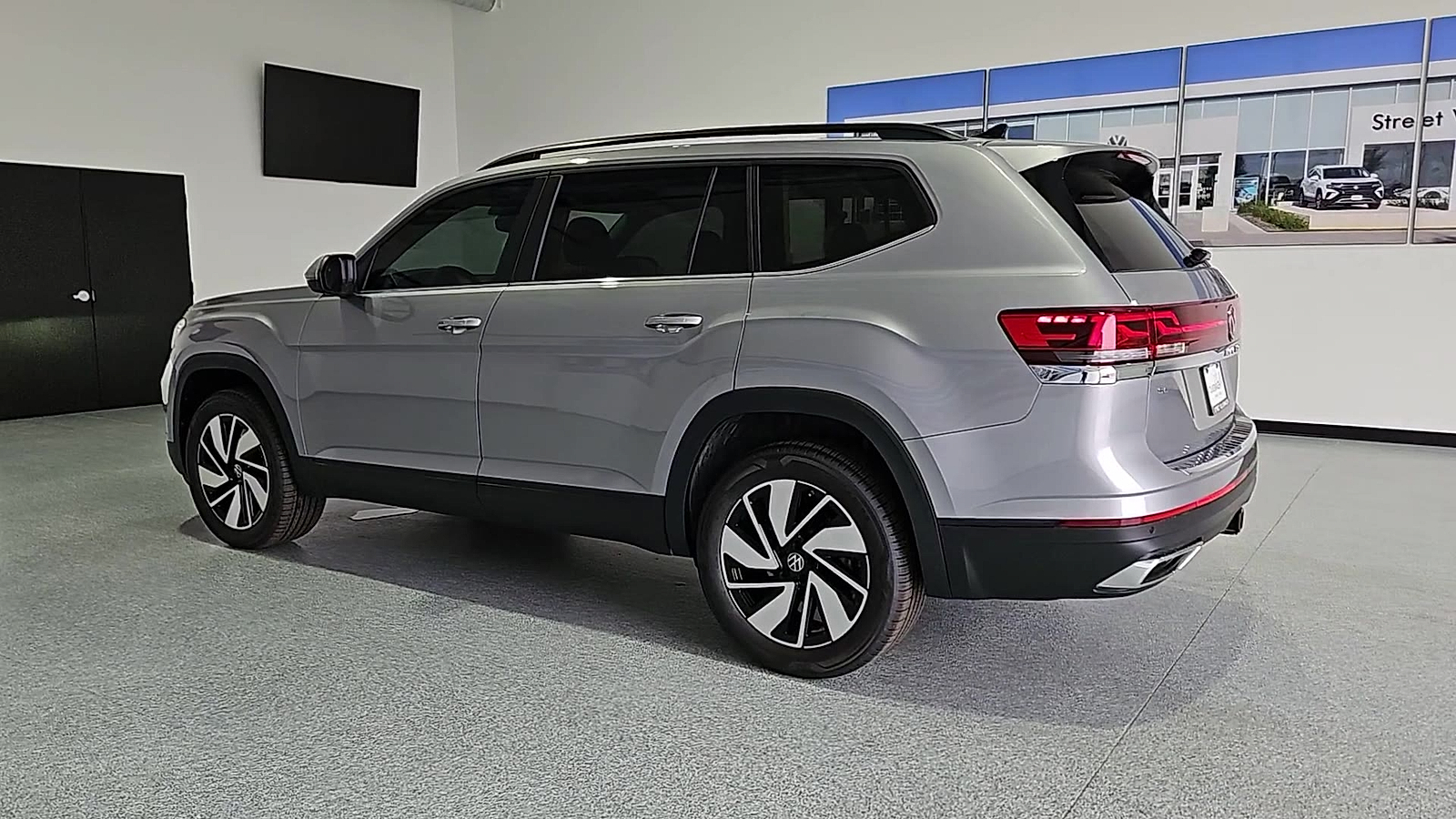 2026 Volkswagen Atlas photo 6 of 22