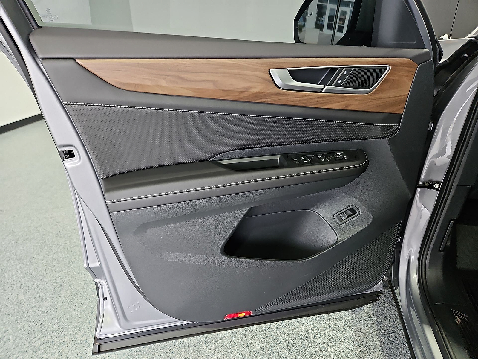 2026 Volkswagen Atlas photo 15 of 22