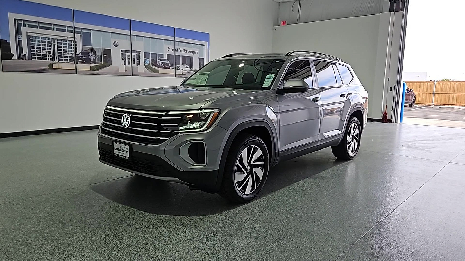 2026 Volkswagen Atlas photo 4 of 22