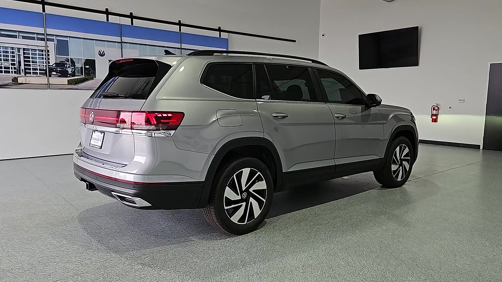 2026 Volkswagen Atlas photo 8 of 22