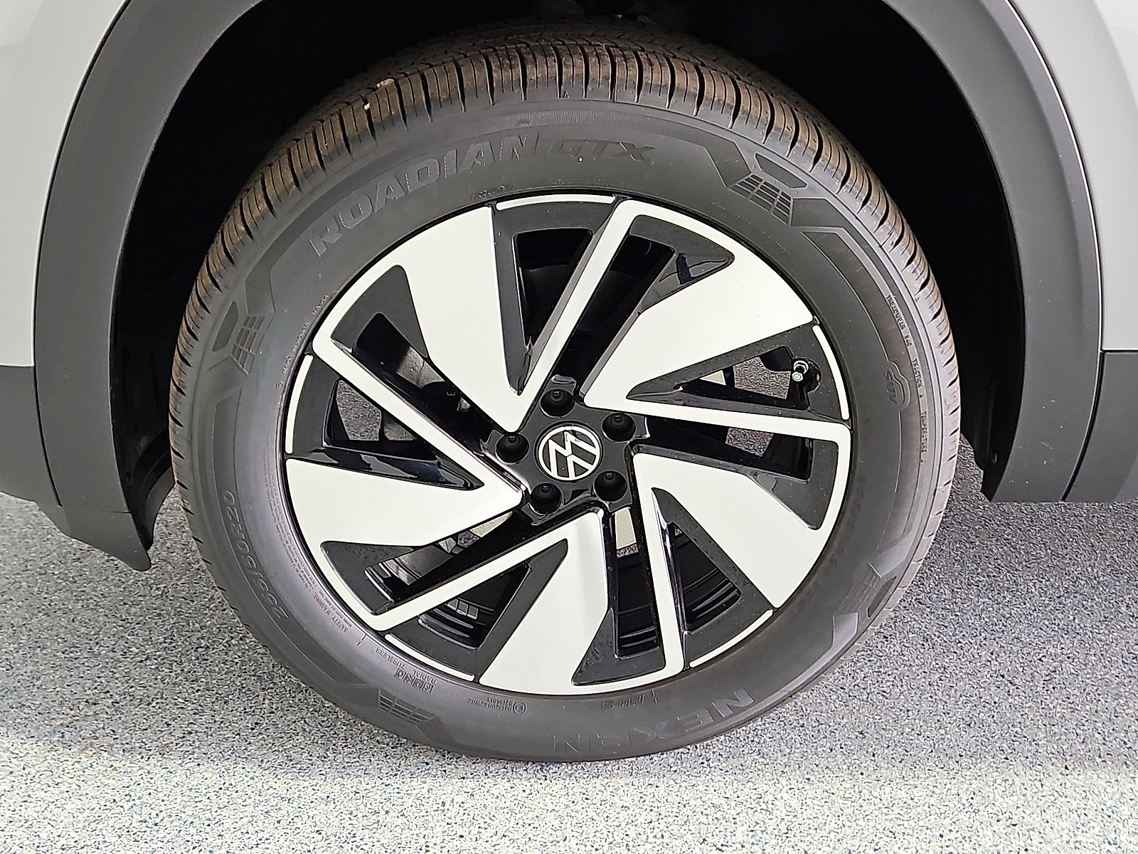 2026 Volkswagen Atlas photo 11 of 22