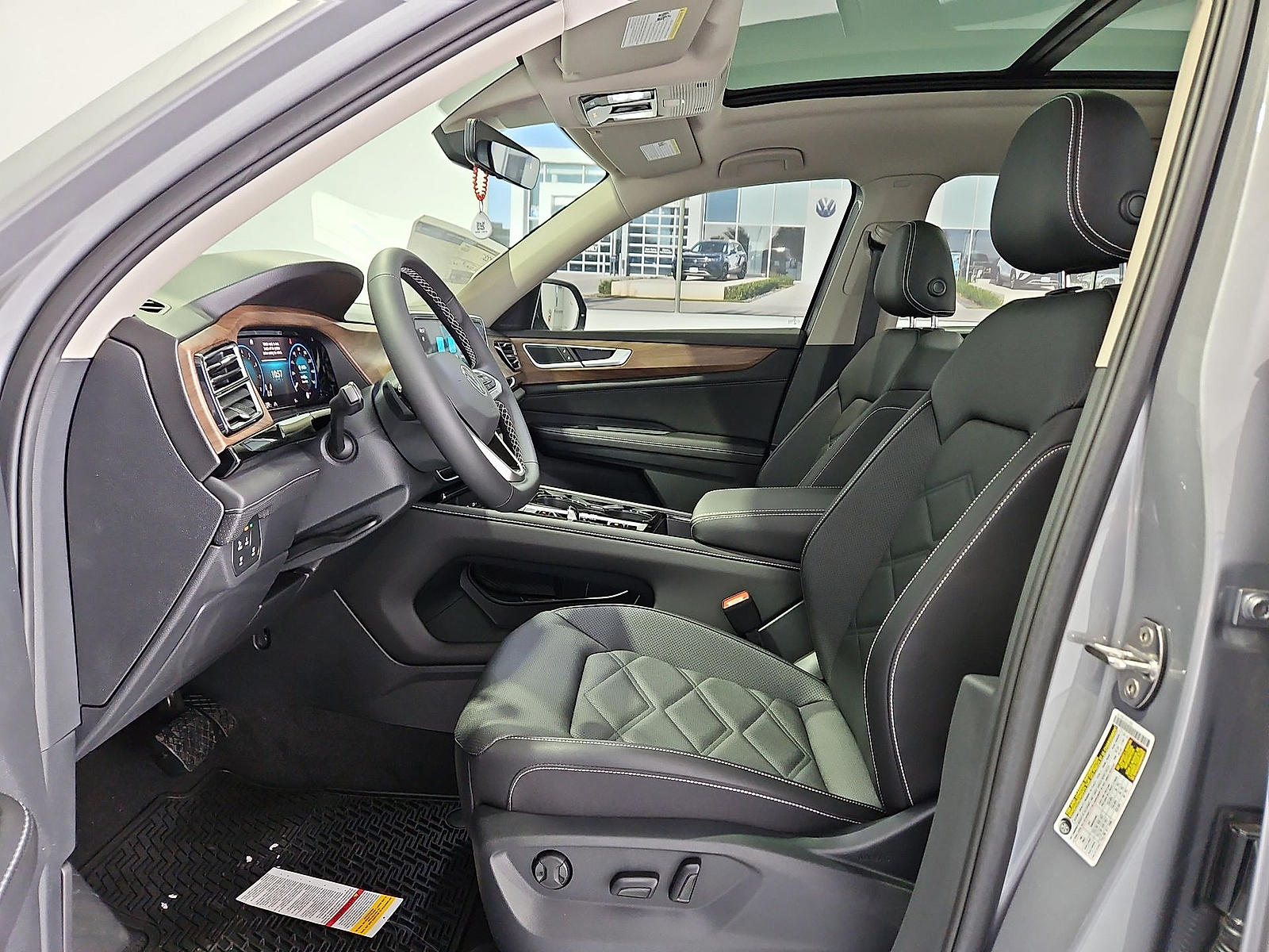 2026 Volkswagen Atlas photo 16 of 22