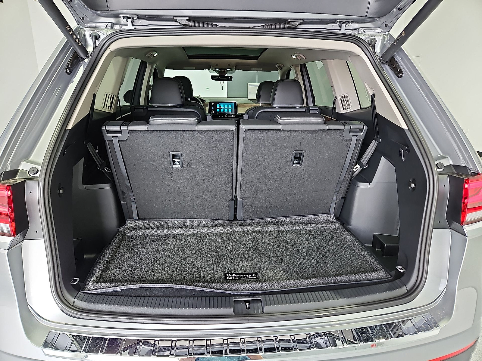 2026 Volkswagen Atlas photo 12 of 22