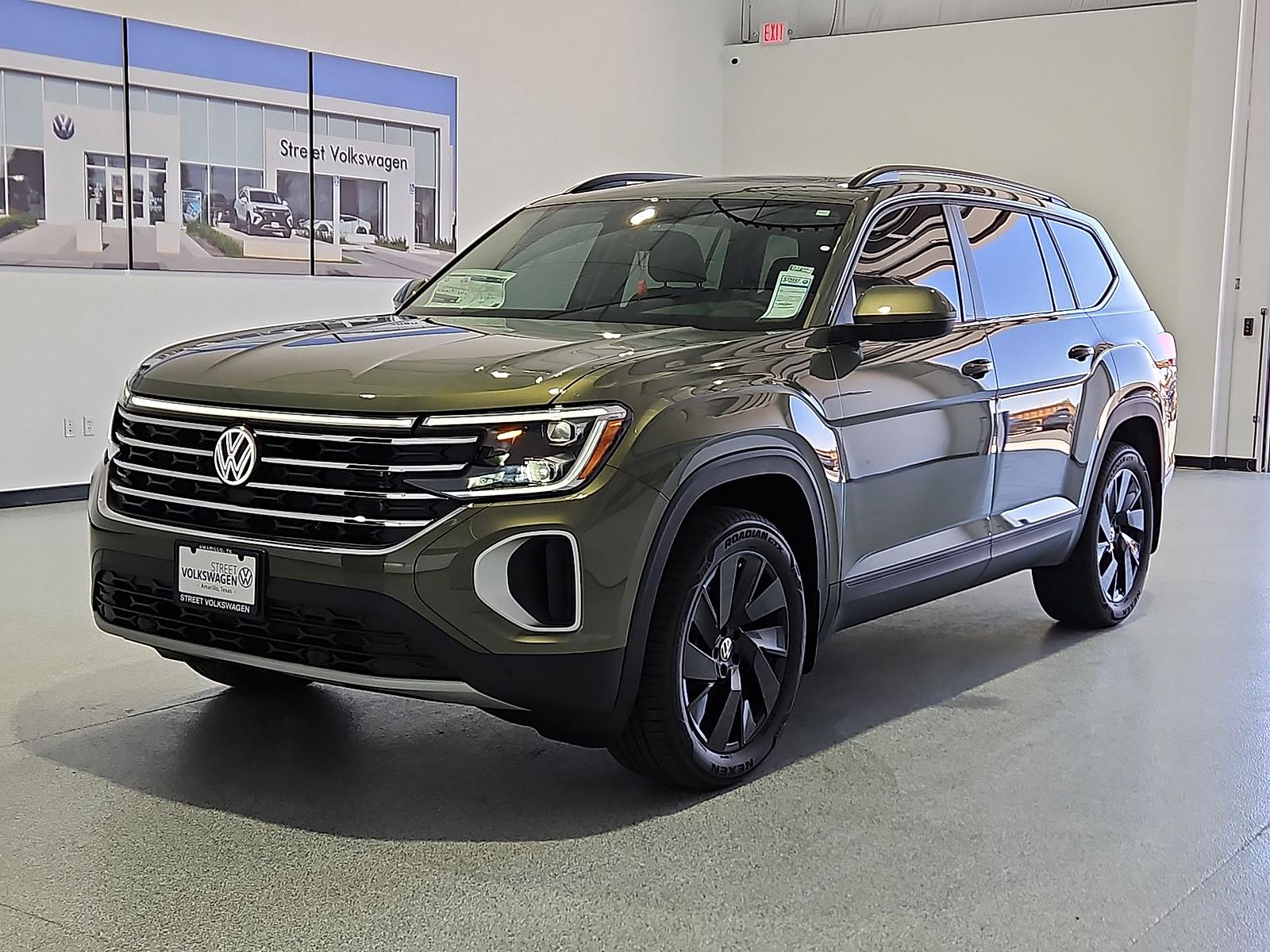 2026 Volkswagen Atlas photo 4 of 22