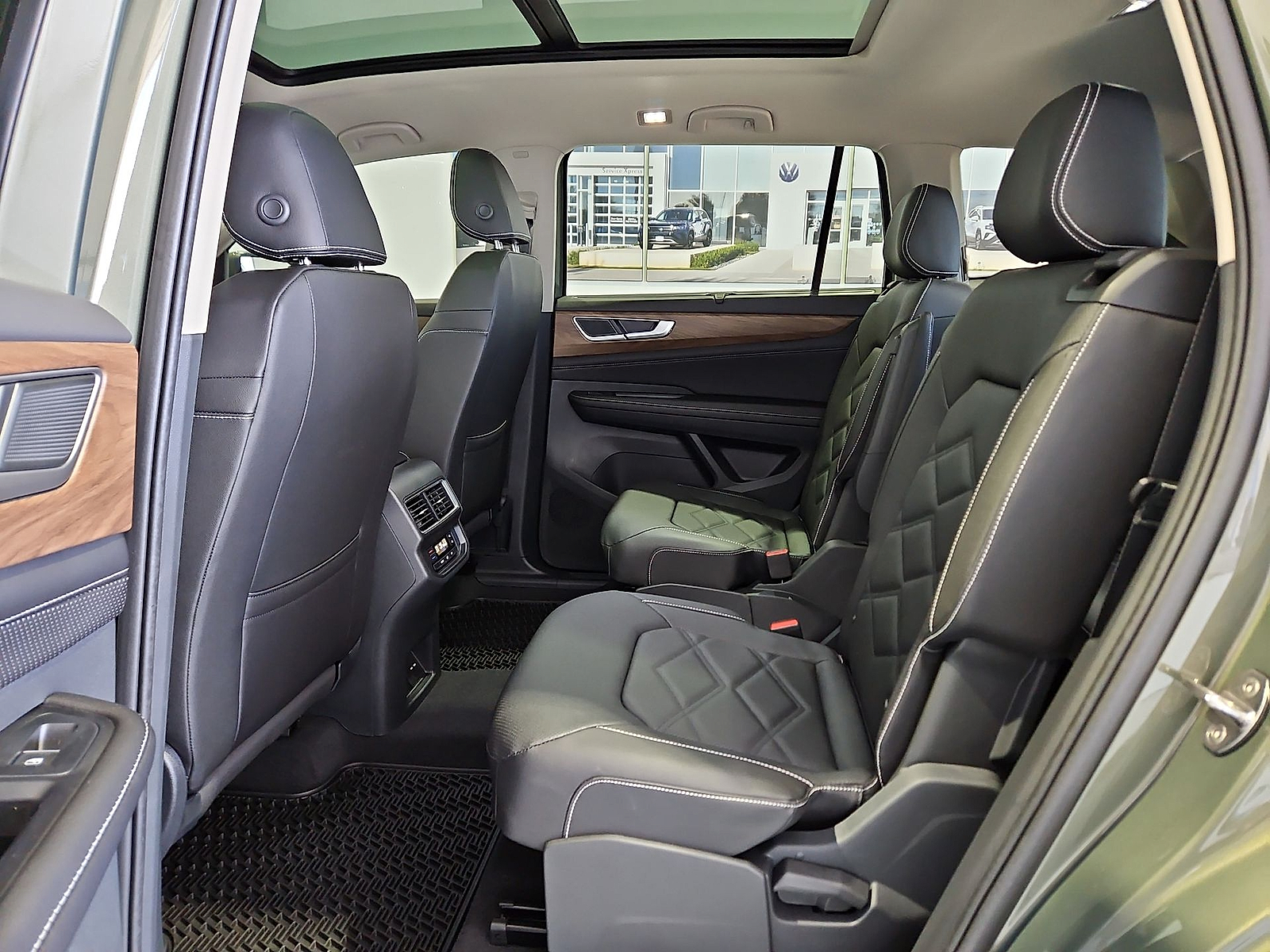 2026 Volkswagen Atlas photo 13 of 22