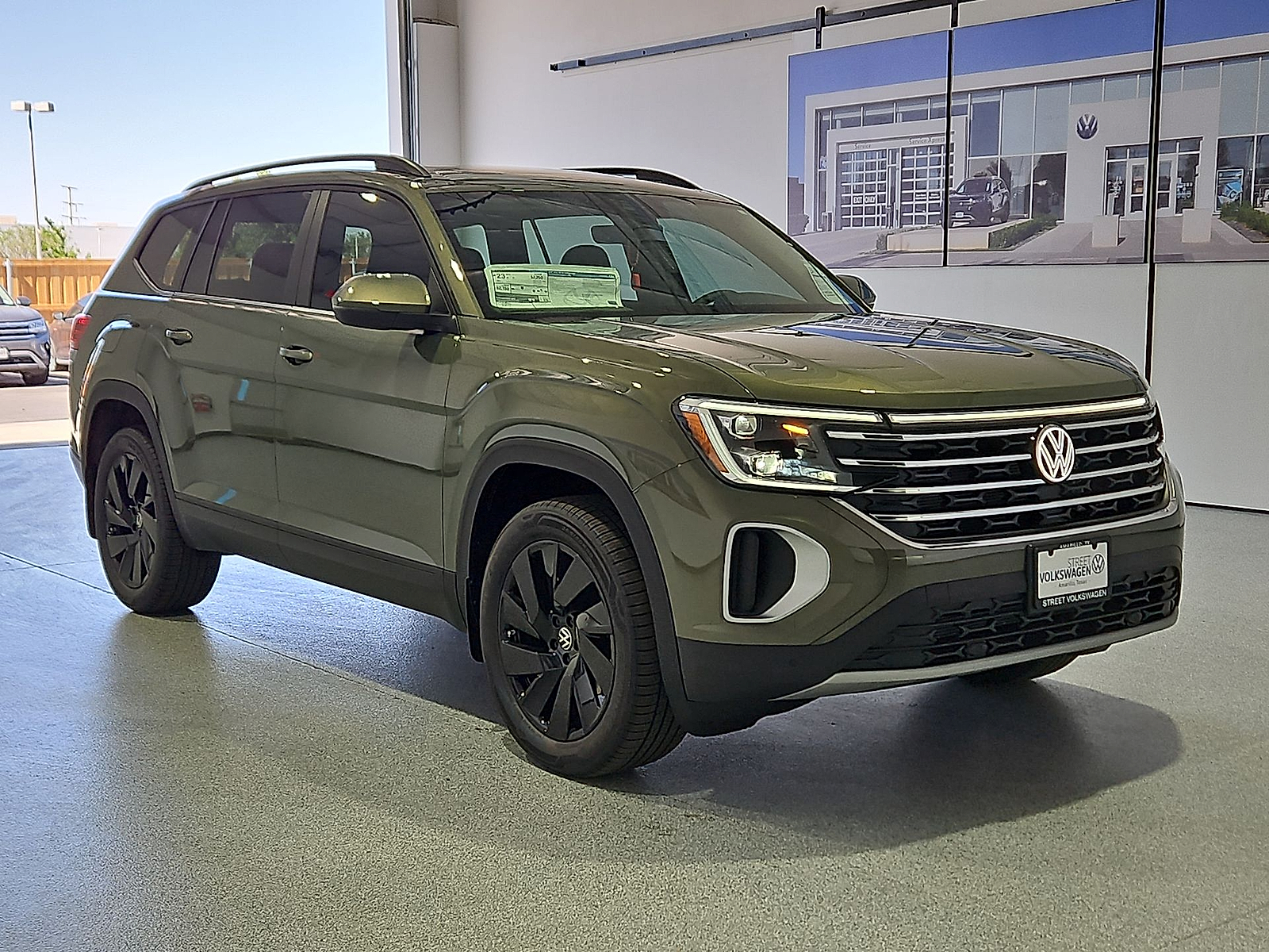 2026 Volkswagen Atlas photo 2 of 22