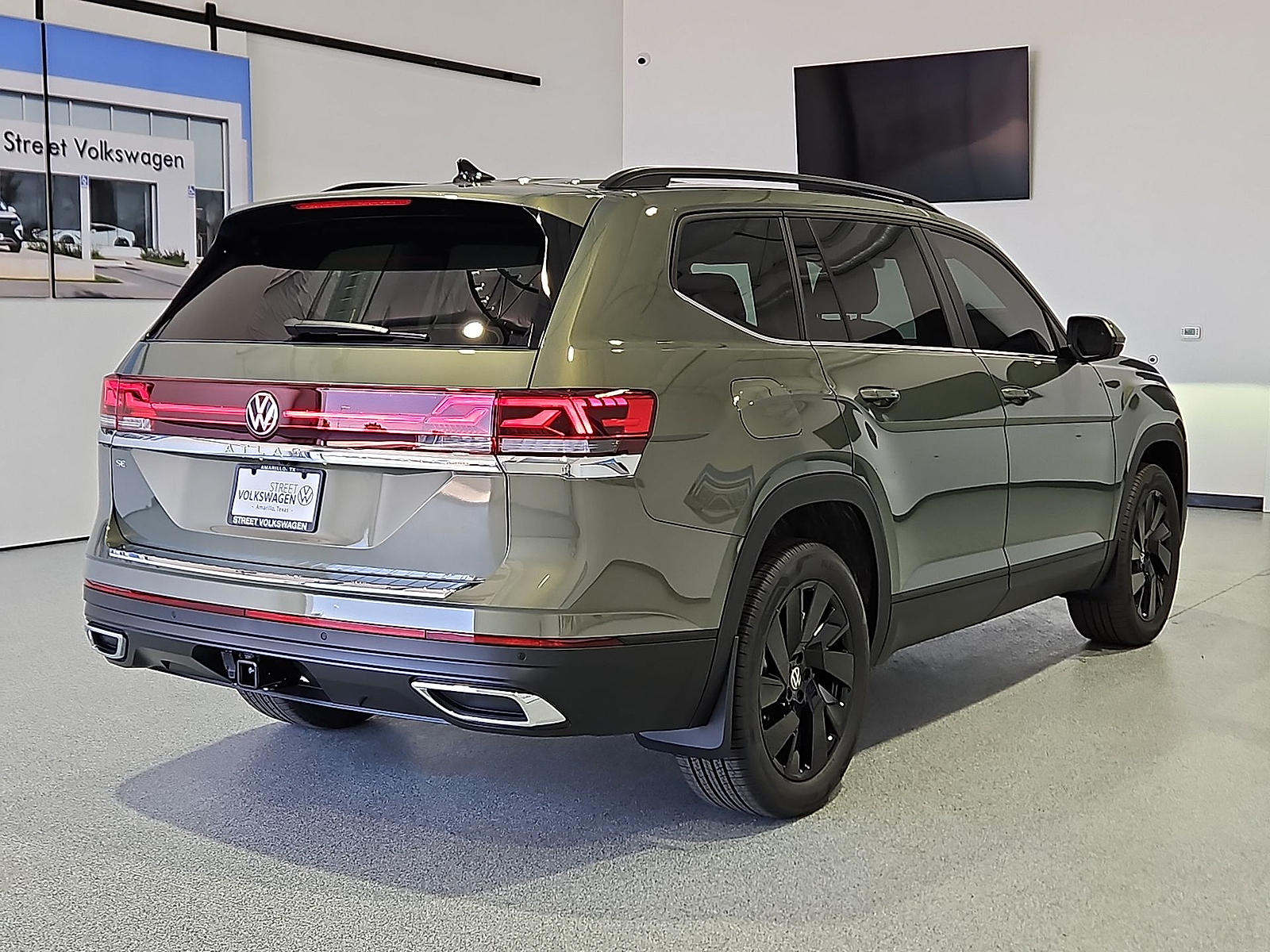 2026 Volkswagen Atlas photo 8 of 22