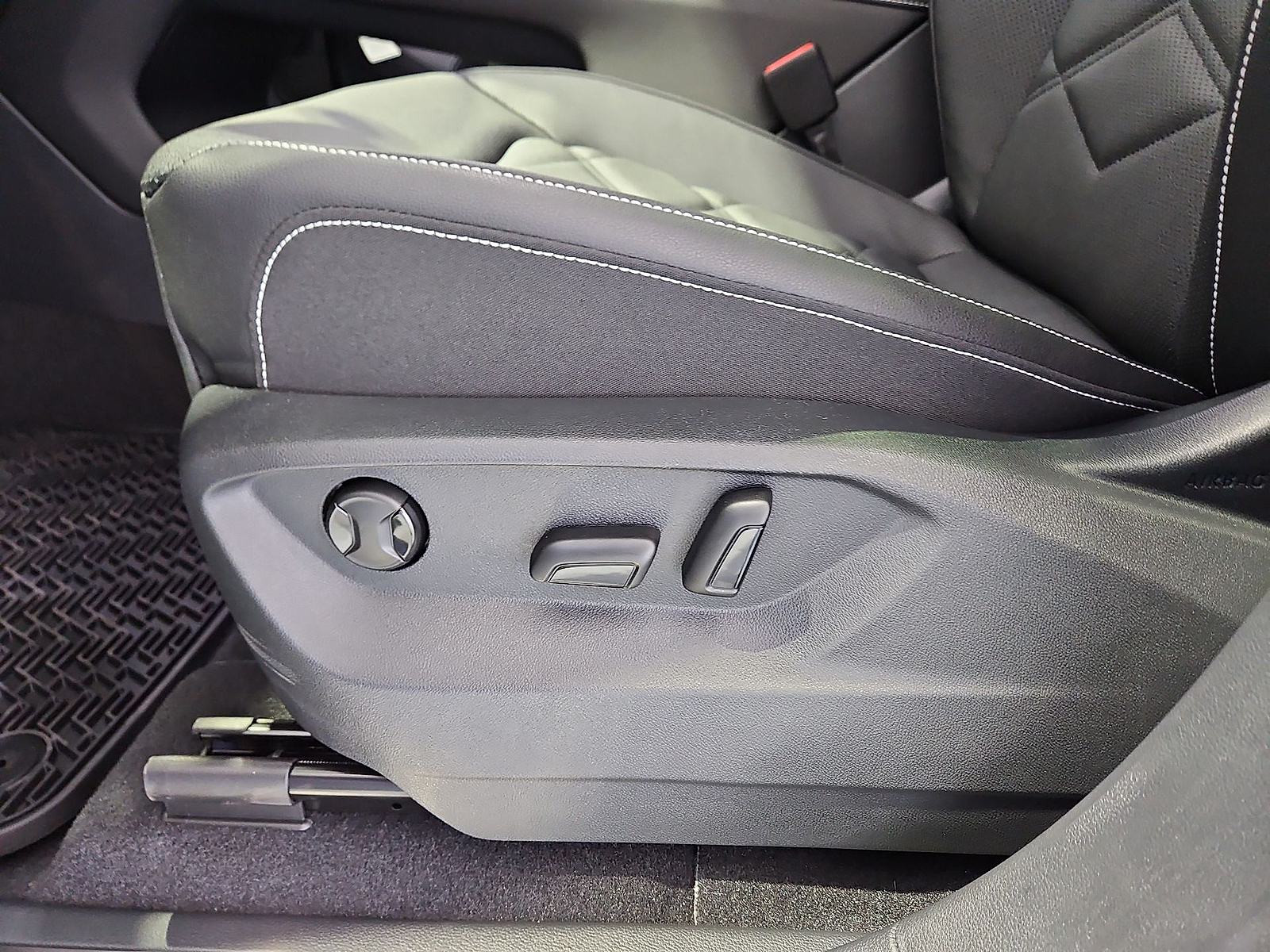 2026 Volkswagen Atlas photo 17 of 22