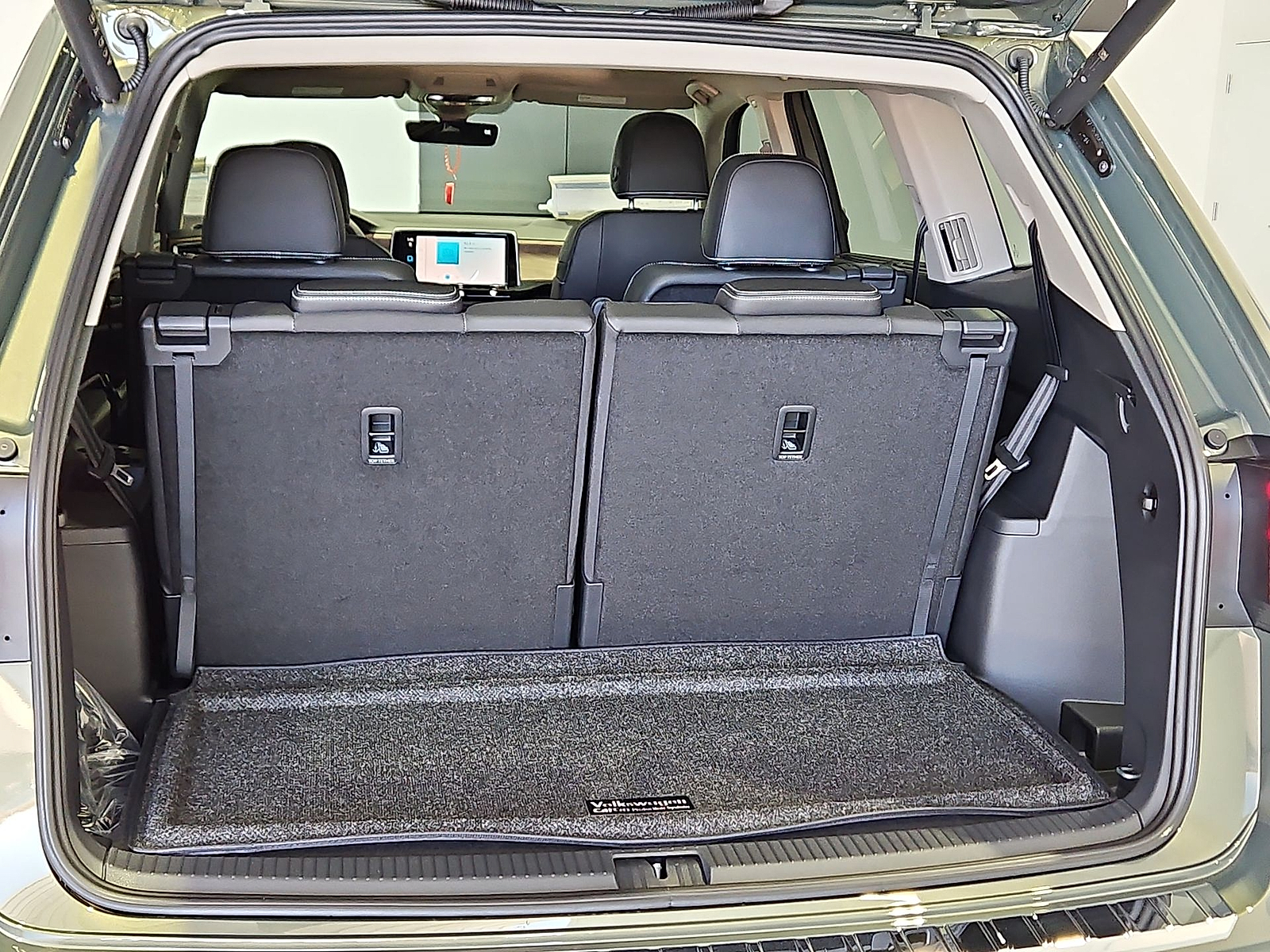 2026 Volkswagen Atlas photo 12 of 22