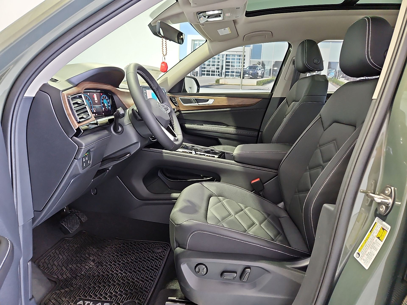 2026 Volkswagen Atlas photo 16 of 22