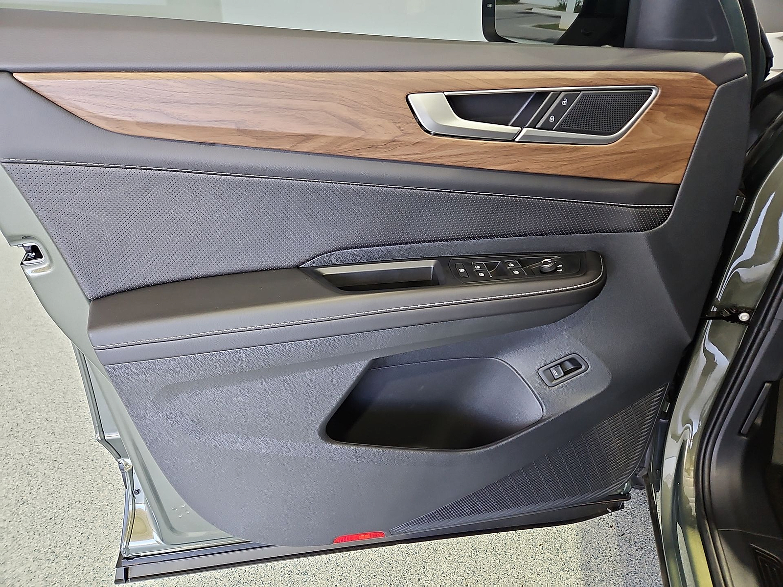 2026 Volkswagen Atlas photo 15 of 22