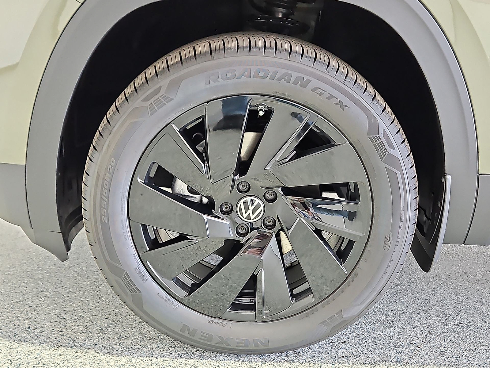 2026 Volkswagen Atlas photo 11 of 22