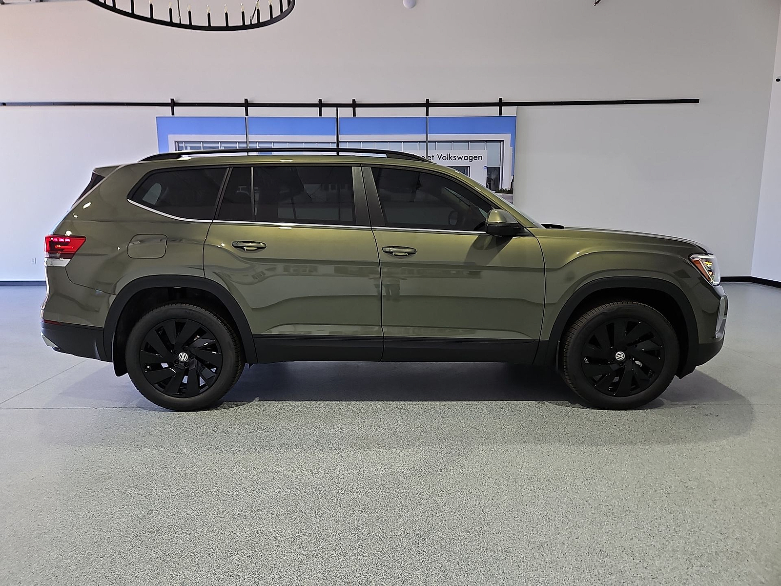 2026 Volkswagen Atlas photo 9 of 22