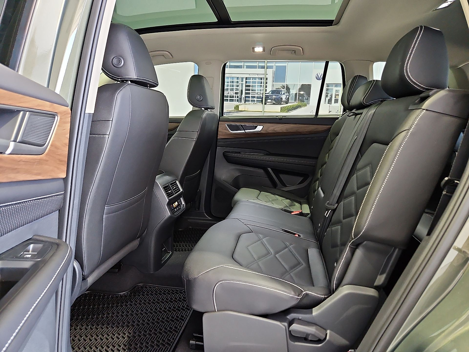 2026 Volkswagen Atlas photo 13 of 22