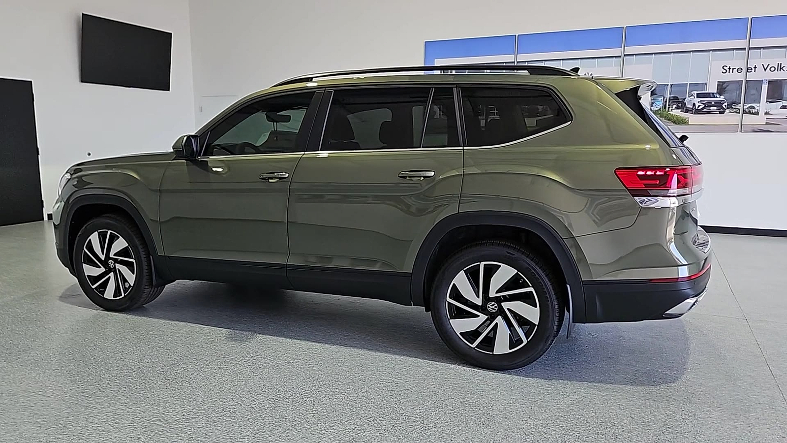 2026 Volkswagen Atlas photo 6 of 22