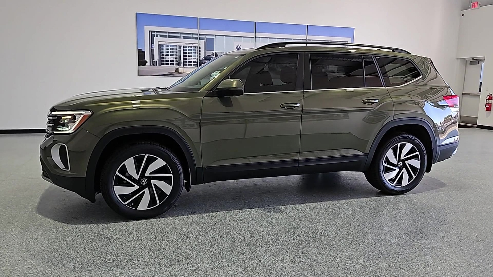 2026 Volkswagen Atlas photo 5 of 22