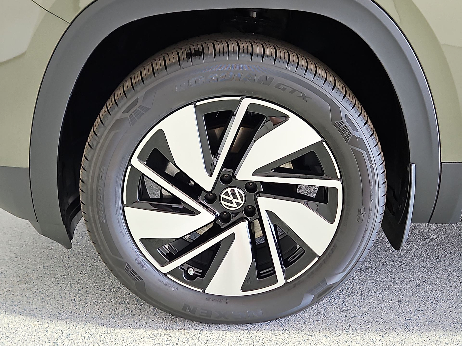 2026 Volkswagen Atlas photo 11 of 22