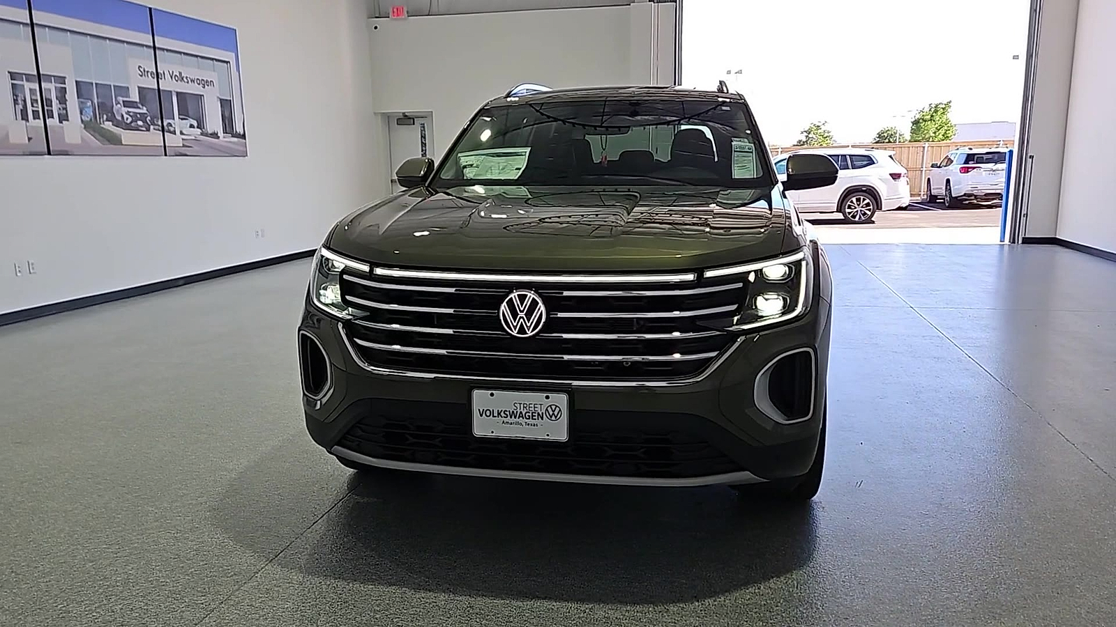 2026 Volkswagen Atlas photo 3 of 22
