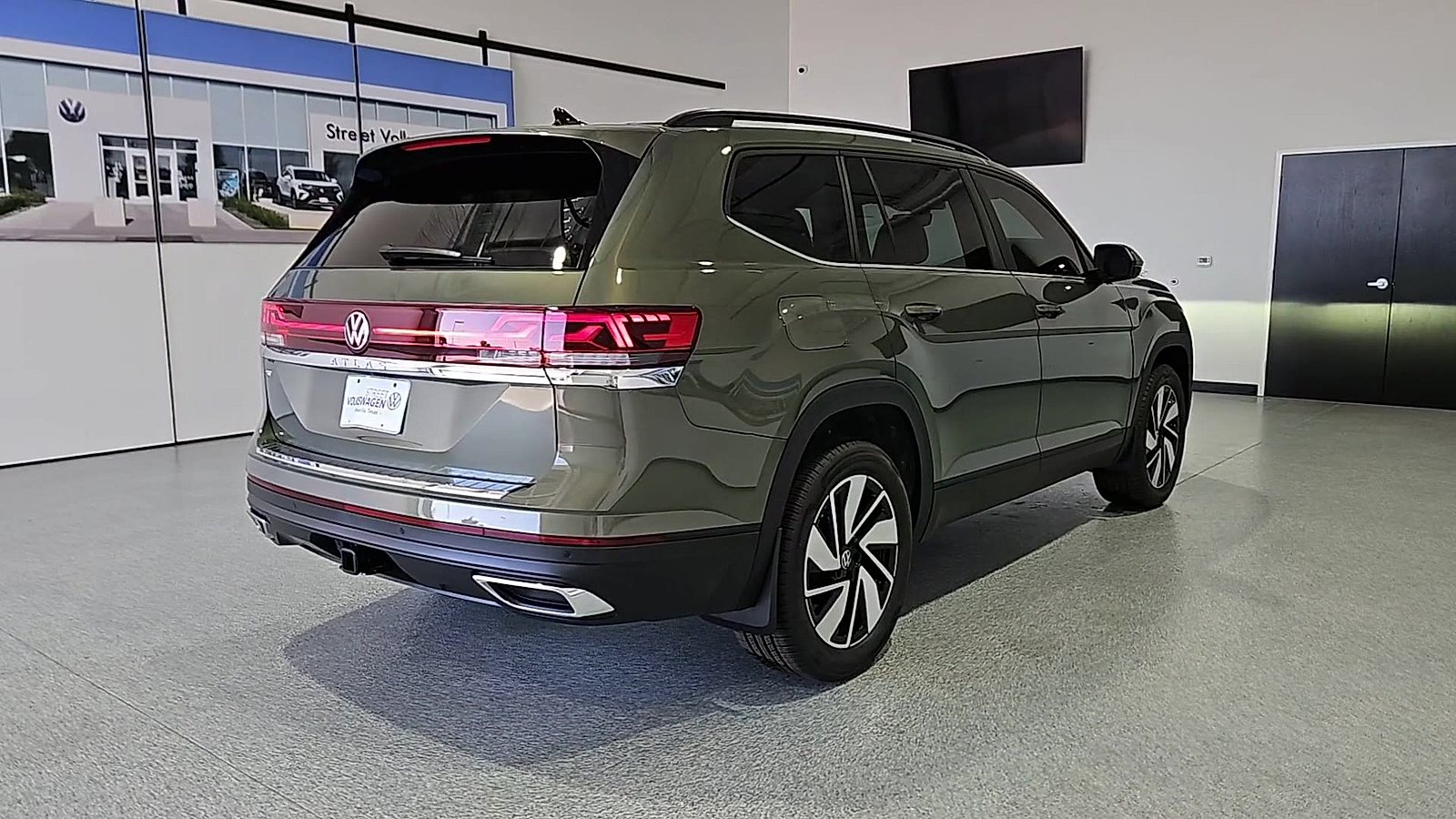 2026 Volkswagen Atlas photo 8 of 22