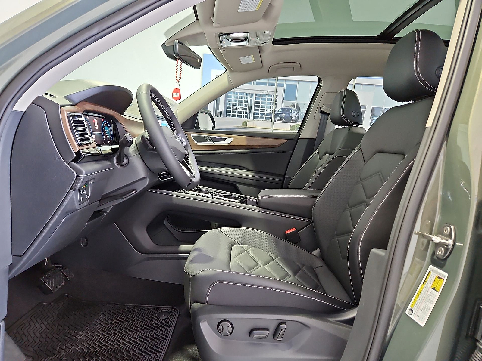 2026 Volkswagen Atlas photo 16 of 22