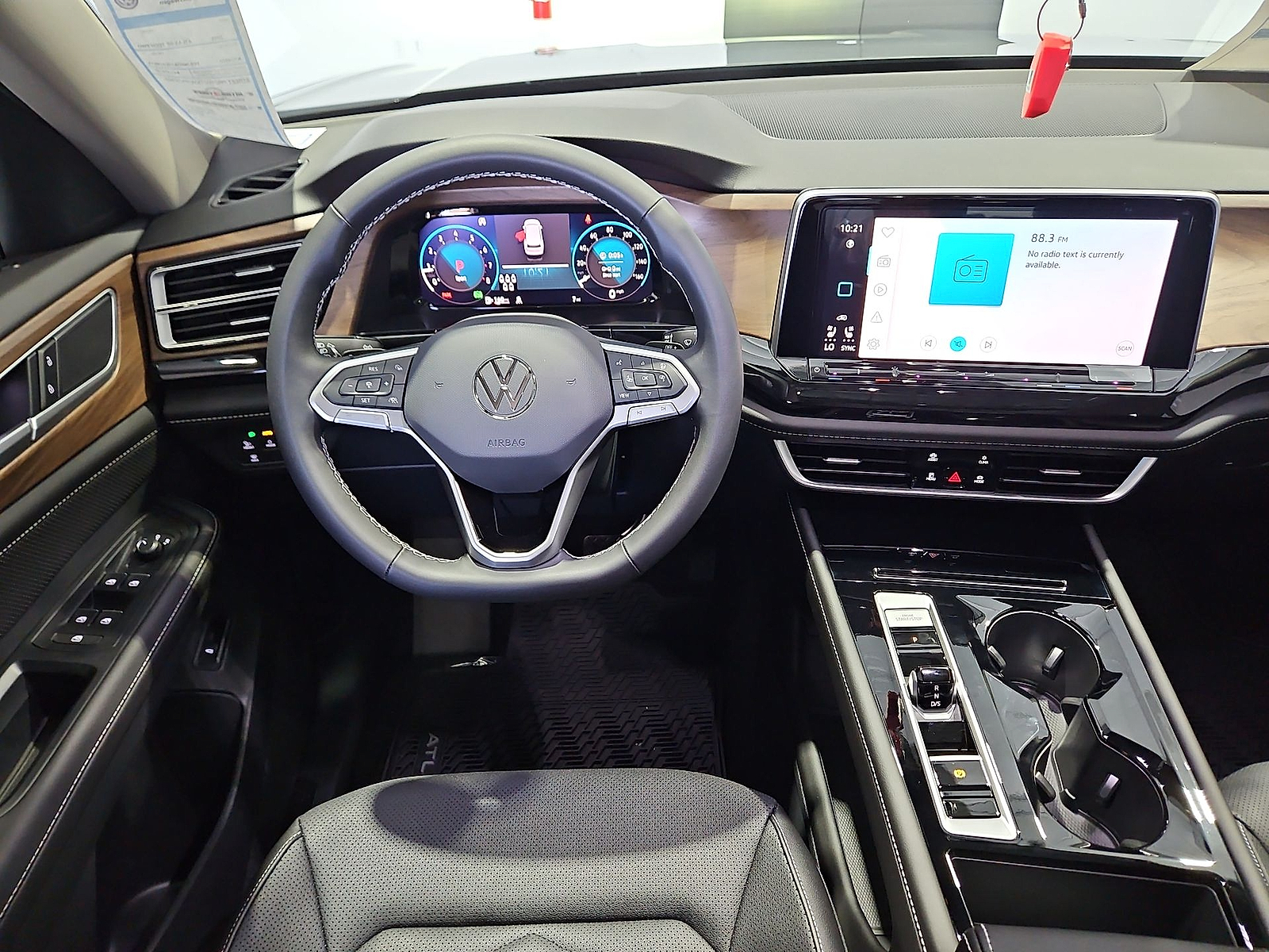 2026 Volkswagen Atlas photo 14 of 22