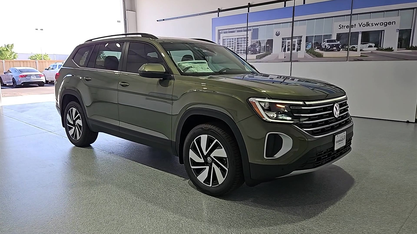 2026 Volkswagen Atlas photo 2 of 22