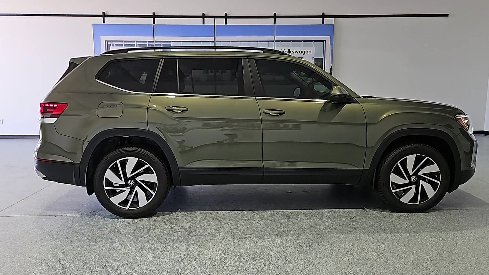 2026 Volkswagen Atlas photo 9 of 22