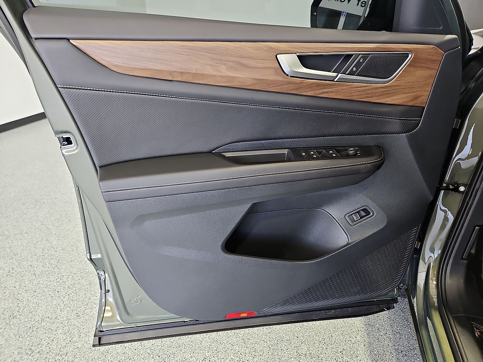 2026 Volkswagen Atlas photo 15 of 22