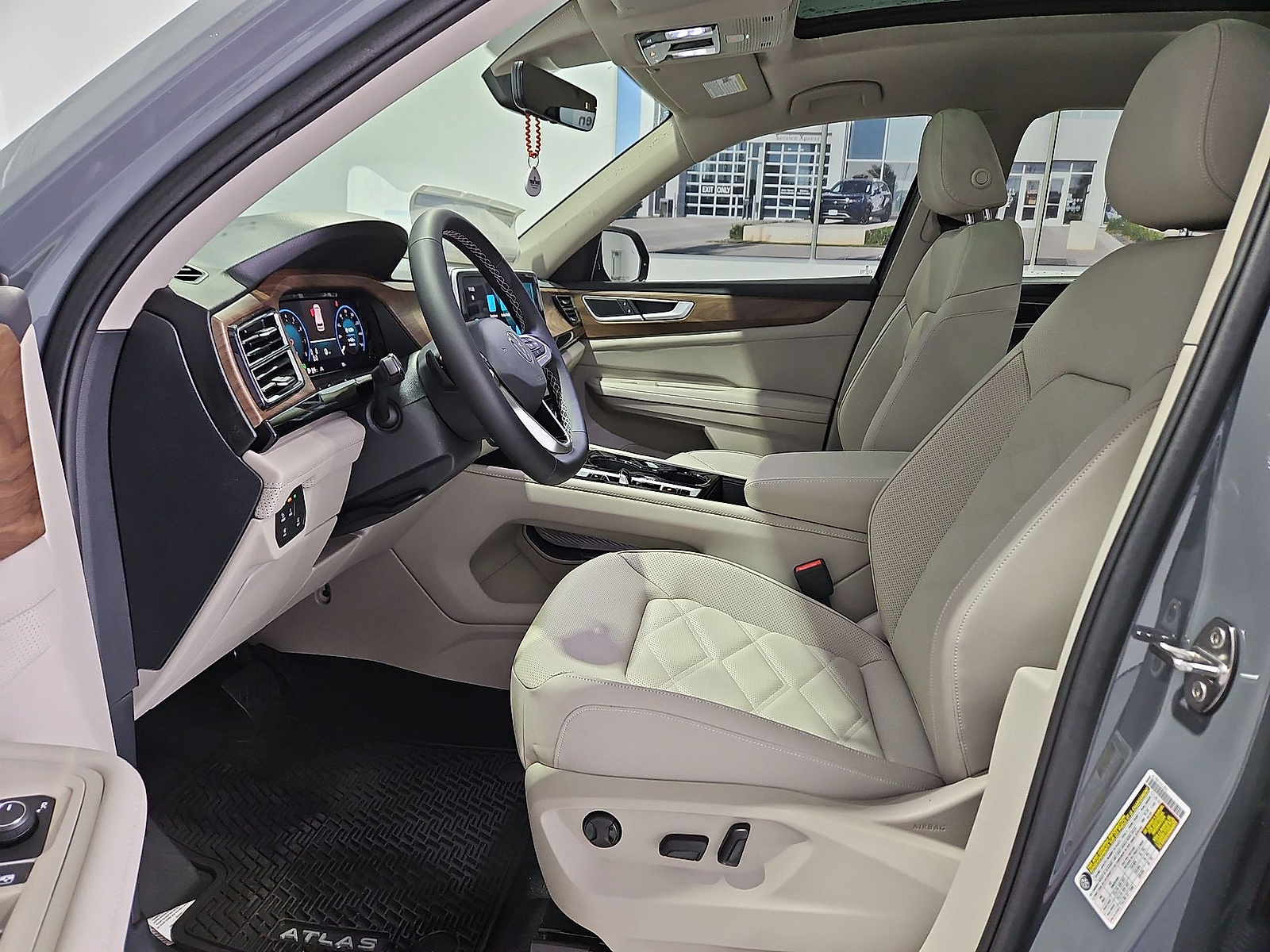 2026 Volkswagen Atlas photo 16 of 22