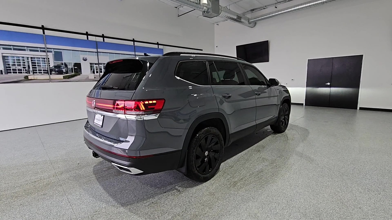 2026 Volkswagen Atlas photo 8 of 22