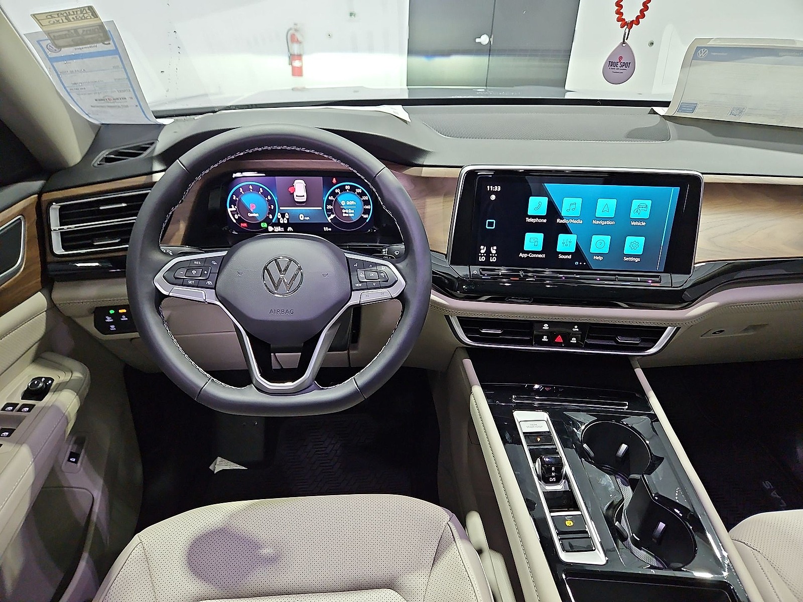 2026 Volkswagen Atlas photo 14 of 22