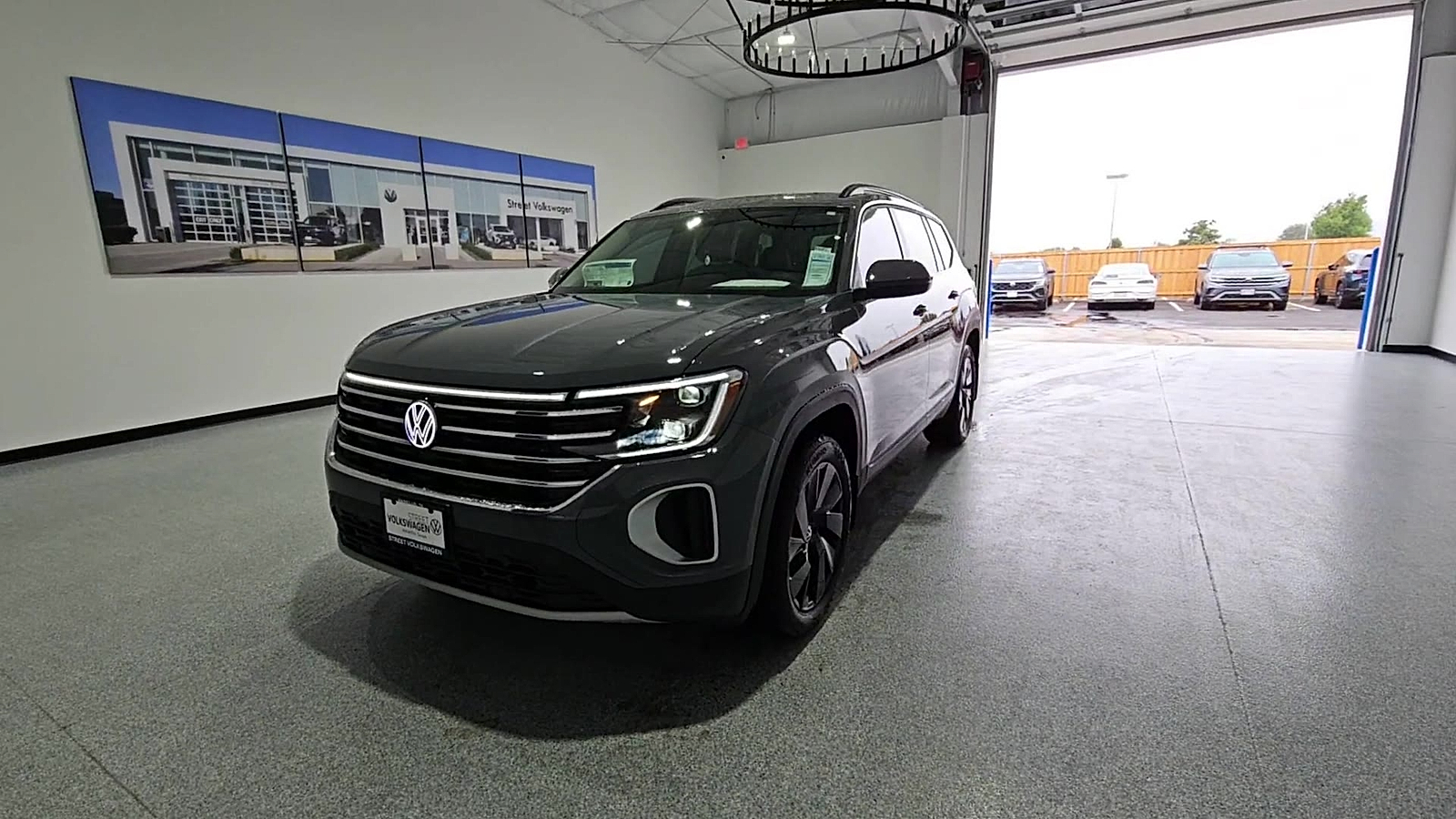 2026 Volkswagen Atlas photo 3 of 22